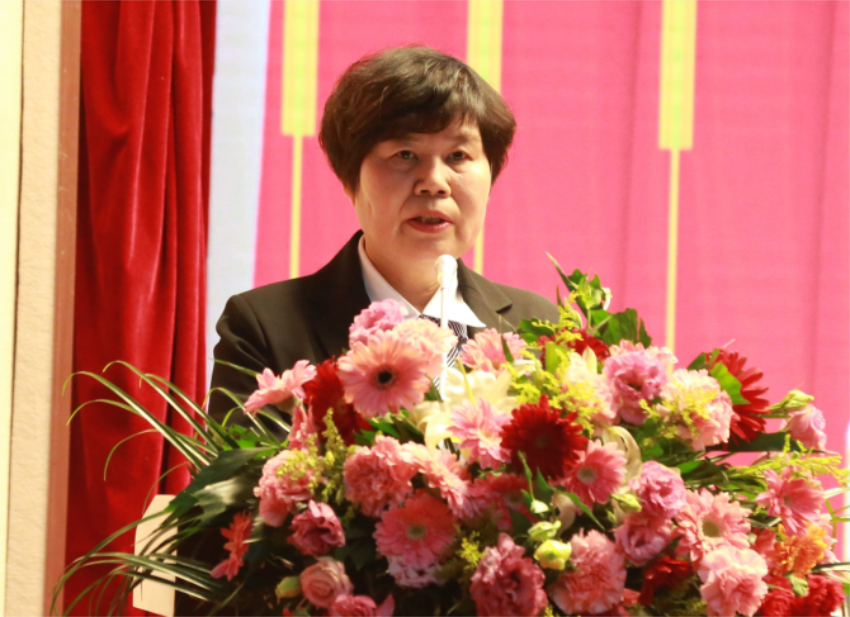 开云官方网页版第一届党委班子选举大会---徐州市树恩中学总校长薛淑萍同志致开幕辞